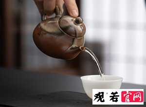 化工壶的特点与观若柴烧紫砂壶手艺人